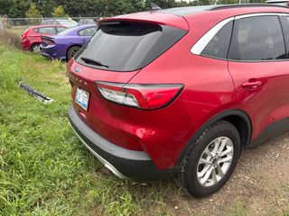 2021 Ford Escape SE - Exterior Rear Right Corner Image